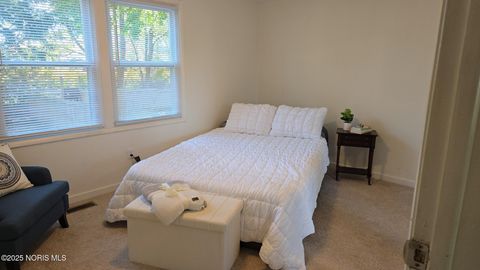 Tiny photo for 433 La Jolla Drive, Toledo, OH 43615 (MLS # 10004613)