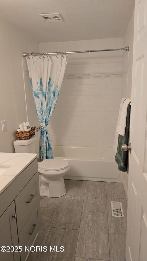 Tiny photo for 433 La Jolla Drive, Toledo, OH 43615 (MLS # 10004613)