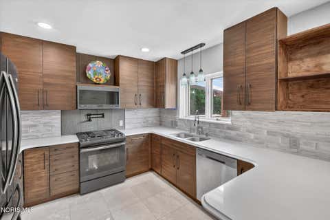 Tiny photo for 4545 Indian Road, Ottawa Hills, OH 43615 (MLS # 10011272)