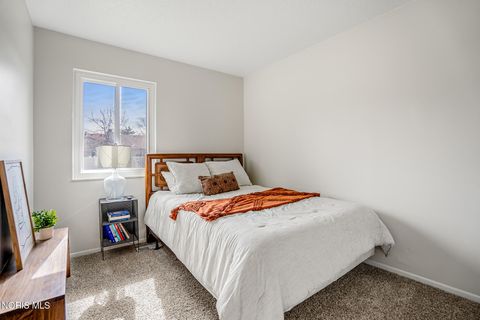 Tiny photo for 524 Bennington Drive, Maumee, OH 43537 (MLS # 10005343)