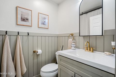 Tiny photo for 524 Bennington Drive, Maumee, OH 43537 (MLS # 10005343)