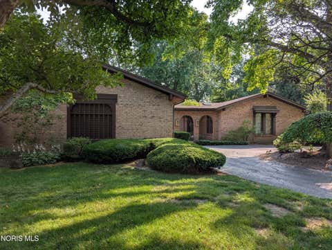 Photo of 7041 Country Creek Road, Maumee, OH 43537 (MLS # 10010629)