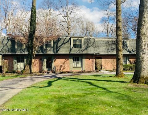 Photo of 107 Secor Woods Lane, Perrysburg, OH 43551 (MLS # 10002120)