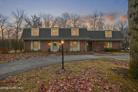 Photo of 107 Secor Woods Lane, Perrysburg, OH 43551 (MLS # 10002120)