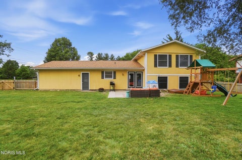 Tiny photo for 502 Mckinley Drive, Bowling Green, OH 43402 (MLS # 10009117)