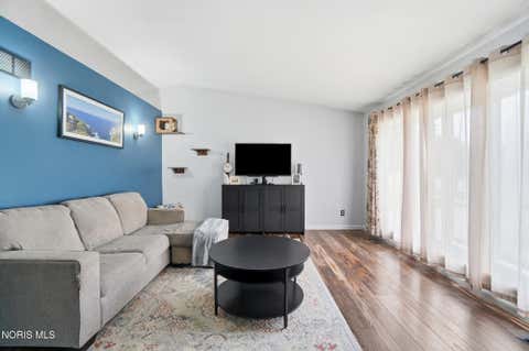Tiny photo for 502 Mckinley Drive, Bowling Green, OH 43402 (MLS # 10009117)