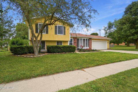 Tiny photo for 502 Mckinley Drive, Bowling Green, OH 43402 (MLS # 10009117)