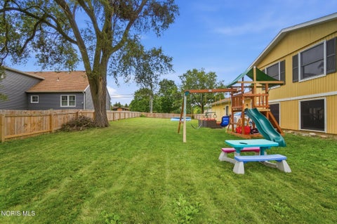Tiny photo for 502 Mckinley Drive, Bowling Green, OH 43402 (MLS # 10009117)