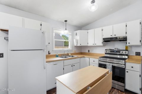 Tiny photo for 502 Mckinley Drive, Bowling Green, OH 43402 (MLS # 10009117)
