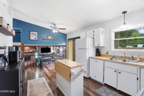 Tiny photo for 502 Mckinley Drive, Bowling Green, OH 43402 (MLS # 10009117)