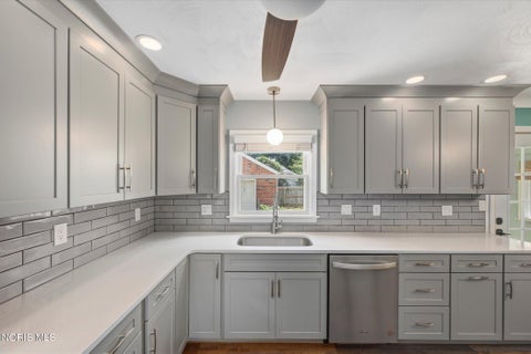 Tiny photo for 2436 Goddard Road, Toledo, OH 43606 (MLS # 10013238)