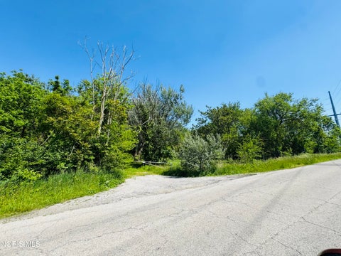 Tiny photo for 100 Poe Road, North Baltimore, OH 45872 (MLS # 10009422)