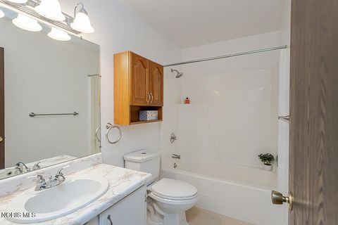 Tiny photo for 5 Olde Orchard Drive, Perrysburg, OH 43551 (MLS # 10004804)