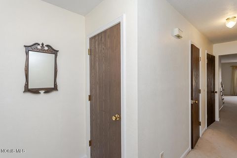 Photo of 5 Olde Orchard Drive, Perrysburg, OH 43551 (MLS # 10004804)