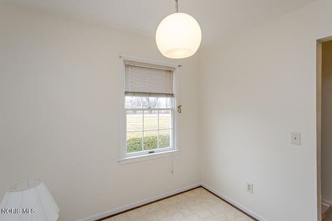 Tiny photo for 5 Olde Orchard Drive, Perrysburg, OH 43551 (MLS # 10004804)