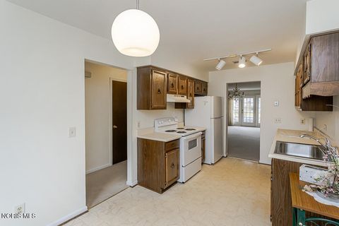 Tiny photo for 5 Olde Orchard Drive, Perrysburg, OH 43551 (MLS # 10004804)