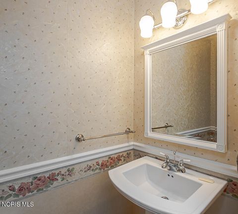 Tiny photo for 5 Olde Orchard Drive, Perrysburg, OH 43551 (MLS # 10004804)