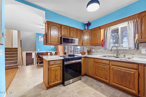 Tiny photo for 26931 W Woodland Court, Millbury, OH 43447 (MLS # 10005794)