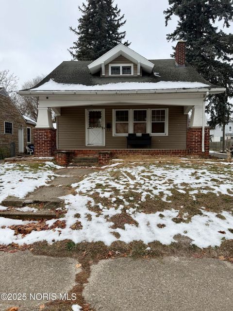Photo of 702 Colima Drive, Toledo, OH 43609 (MLS # 10002342)