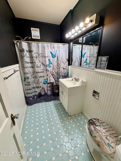 Tiny photo for 702 Colima Drive, Toledo, OH 43609 (MLS # 10002342)