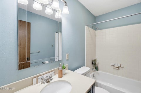 Tiny photo for 4612 W Laskey Road, Toledo, OH 43623 (MLS # 10013926)