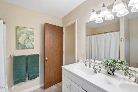 Tiny photo for 4612 W Laskey Road, Toledo, OH 43623 (MLS # 10013926)