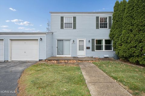 Photo of 3716 Lakepointe Drive, Northwood, OH 43619 (MLS # 10004256)