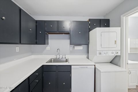 Tiny photo for 3716 Lakepointe Drive, Northwood, OH 43619 (MLS # 10004256)