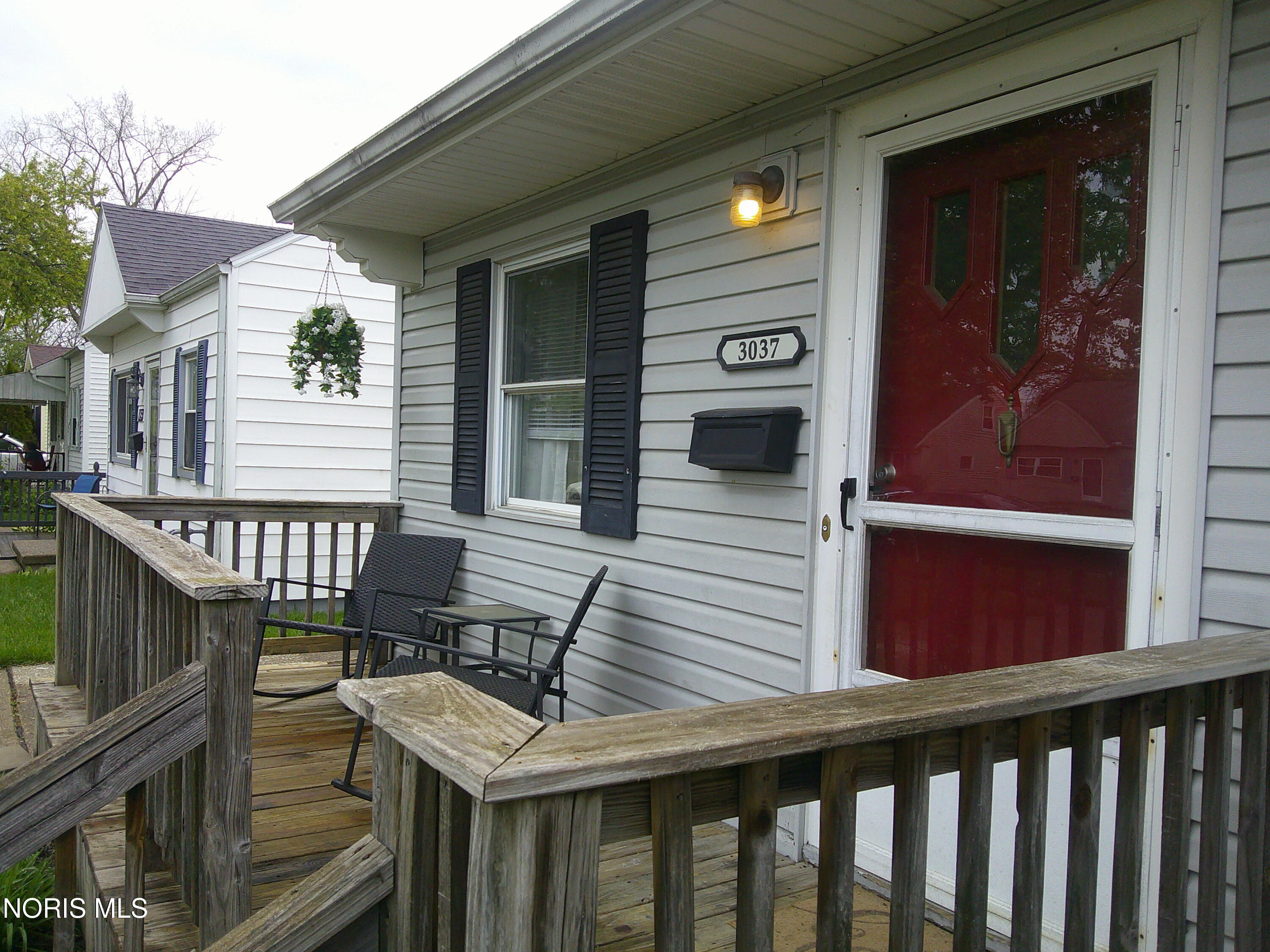 3037 Maeterlinck Avenue