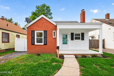 Photo of 4705 Burnham Avenue, Toledo, OH 43612 (MLS # 10014747)