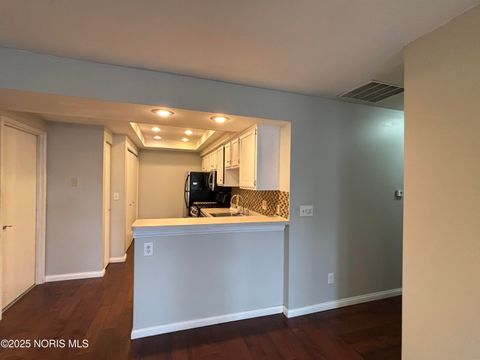 Tiny photo for 2245 Fox Run Circle, Findlay, OH 45840 (MLS # 10000327)