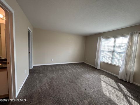 Tiny photo for 2245 Fox Run Circle, Findlay, OH 45840 (MLS # 10000327)