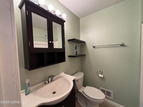 Tiny photo for 2245 Fox Run Circle, Findlay, OH 45840 (MLS # 10000327)