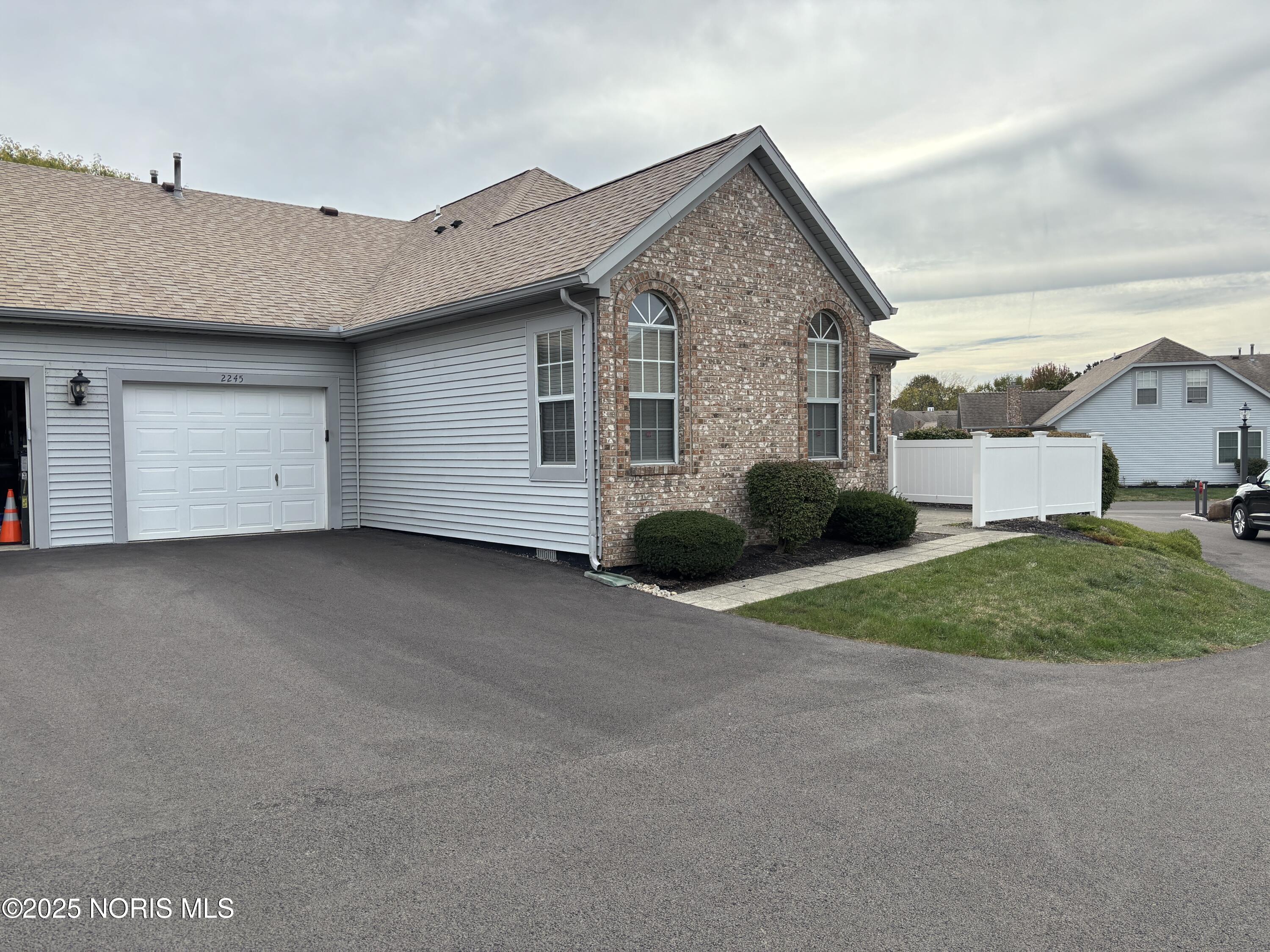 2245 Fox Run Circle