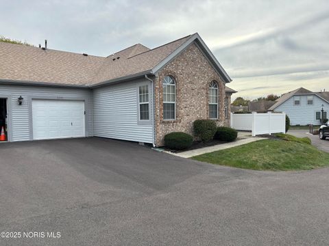 Tiny photo for 2245 Fox Run Circle, Findlay, OH 45840 (MLS # 10000327)