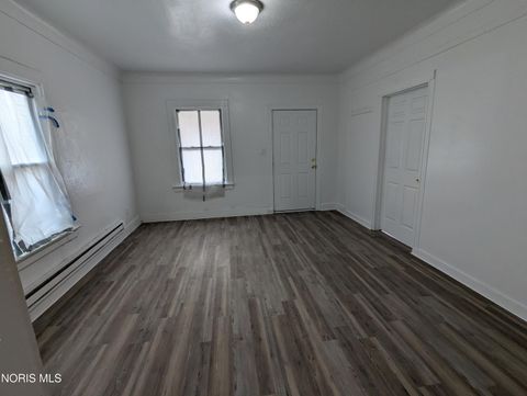 Tiny photo for 106 E Hudson Street, Toledo, OH 43608 (MLS # 10004780)