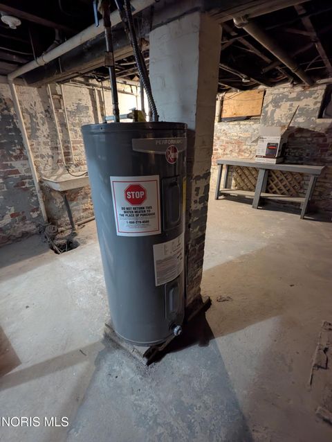 Tiny photo for 106 E Hudson Street, Toledo, OH 43608 (MLS # 10004780)