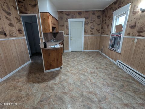 Tiny photo for 106 E Hudson Street, Toledo, OH 43608 (MLS # 10004780)