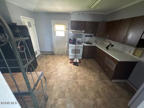 Tiny photo for 1324 Felt Street, Toledo, OH 43605 (MLS # 10010136)