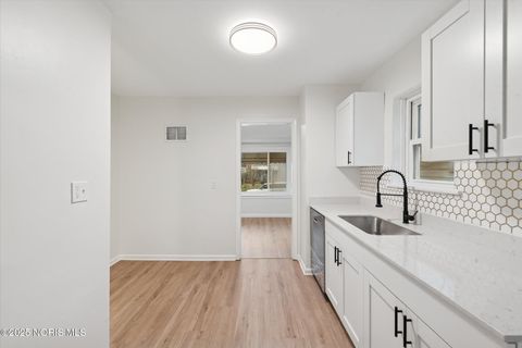 Tiny photo for 4341 Lyman Avenue, Toledo, OH 43612 (MLS # 10001946)