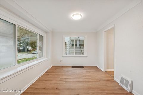 Tiny photo for 4341 Lyman Avenue, Toledo, OH 43612 (MLS # 10001946)