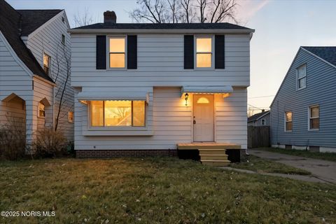 Photo of 4341 Lyman Avenue, Toledo, OH 43612 (MLS # 10001946)