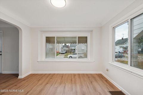 Tiny photo for 4341 Lyman Avenue, Toledo, OH 43612 (MLS # 10001946)