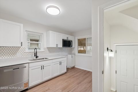 Tiny photo for 4341 Lyman Avenue, Toledo, OH 43612 (MLS # 10001946)