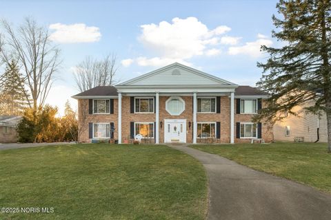 Photo of 2609 Valley Brook Drive #2, Toledo, OH 43615 (MLS # 10000482) Photo of 2609 Valley Brook Drive #2, Toledo, OH 43615 (MLS # 10000482)