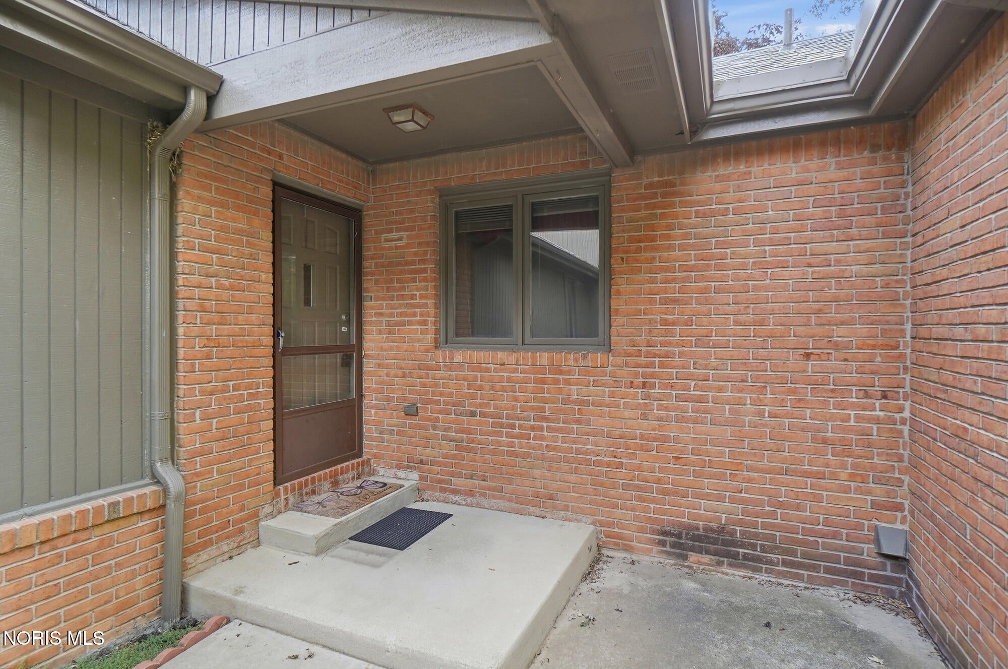 25 Kingsview Drive