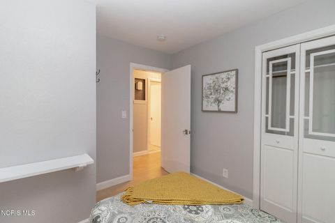 Tiny photo for 3158 Oak Grove Place, Toledo, OH 43613 (MLS # 10004328)