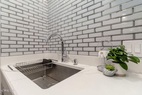 Tiny photo for 3158 Oak Grove Place, Toledo, OH 43613 (MLS # 10004328)