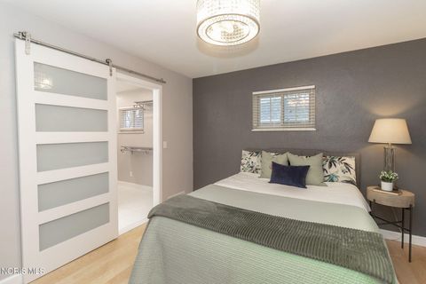 Tiny photo for 3158 Oak Grove Place, Toledo, OH 43613 (MLS # 10004328)