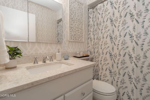 Tiny photo for 3158 Oak Grove Place, Toledo, OH 43613 (MLS # 10004328)